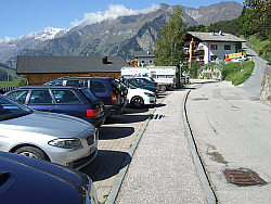 Parkplatz unterhalb der Kirche