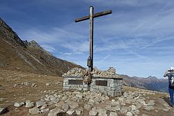 oberhalb des Missensteiner Jochs eine Gedenkstätte für gefallene Kameraden