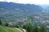 Blick auf Dorf Tirol und Meran