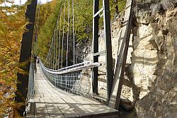 der Finalbach wird auch mit einer Hängebrücke überquert