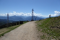 rechts kommt die Umlaufbahn nach Falzeben und links die Bergstation Meran 2000 in Sicht