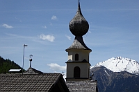 der Turm der Dorfkirche von Walten, nahe des Parkplatzes am Startpunkt